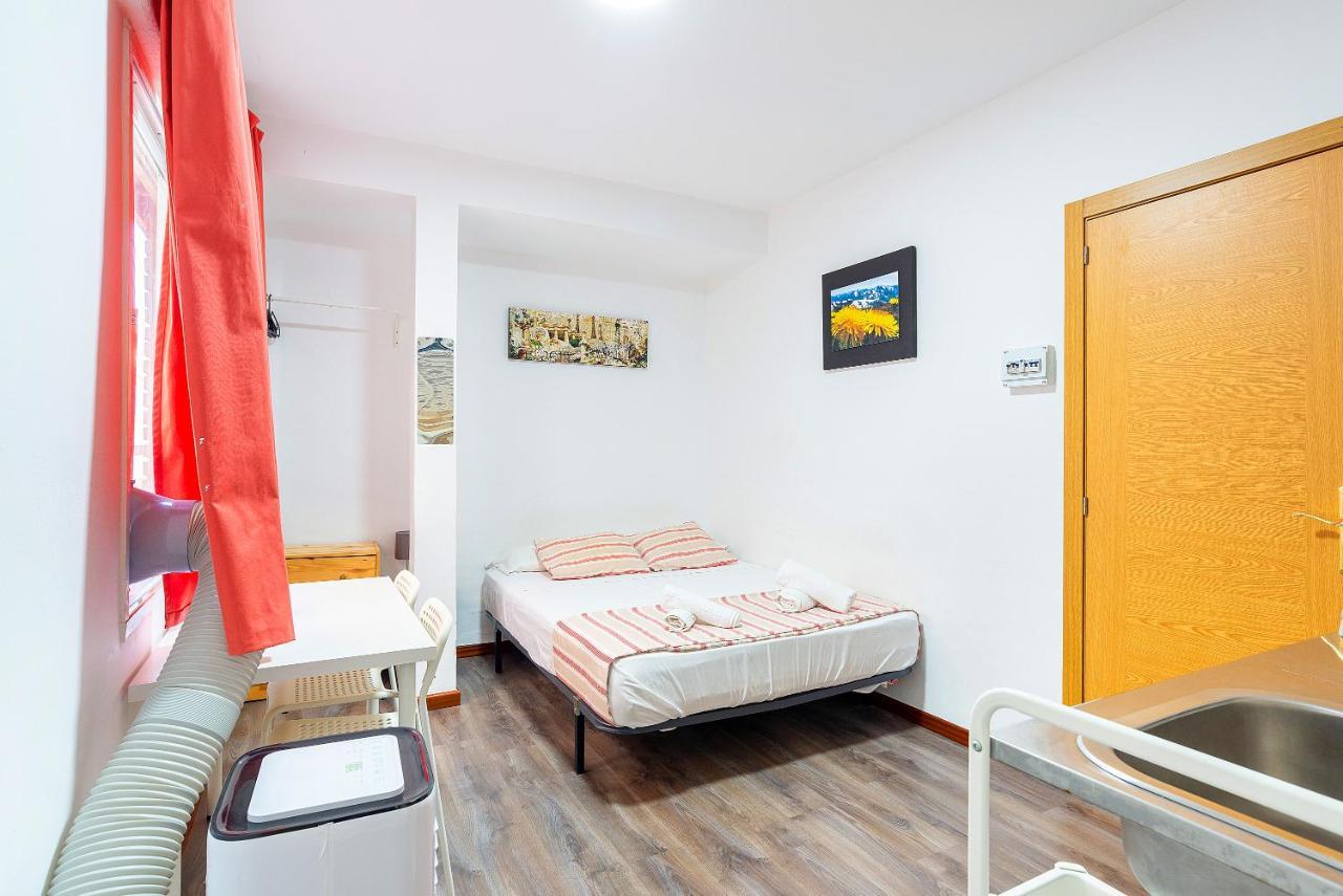 Rooms Young People Only, Soho Citycenter Malaga Ngoại thất bức ảnh
